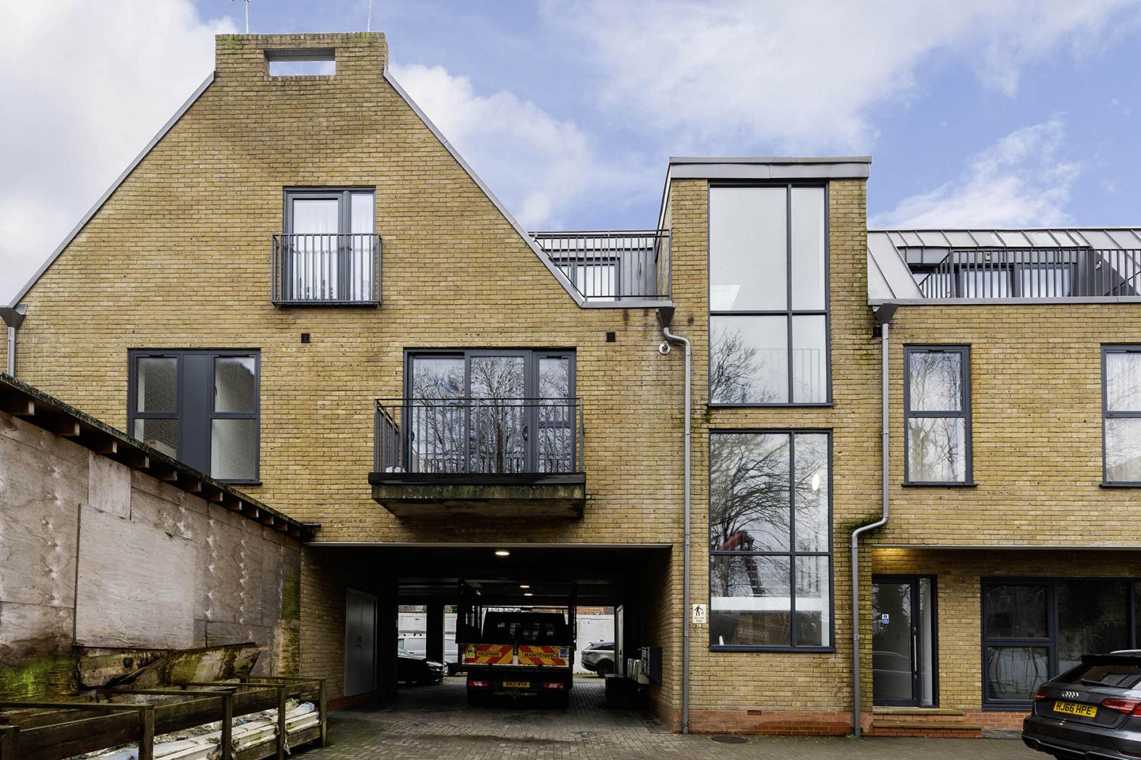 			3 Bedroom, 3 bath, 3 reception Apartment			 Dignam Close, Cricklewood